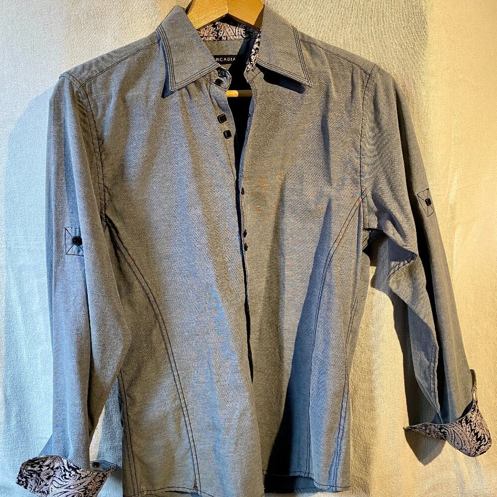 Men's Arcadia button down dress shirt. Double square button design. Size M